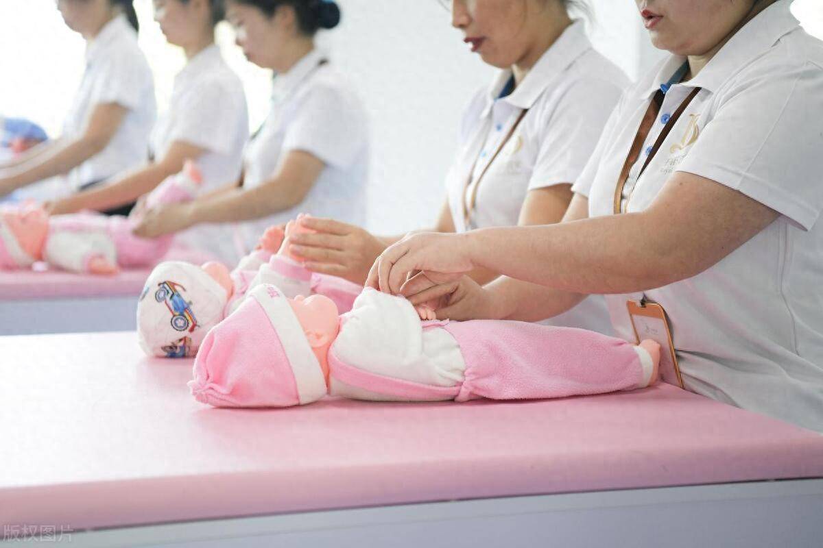 月嫂怎么考?有什么要求?行业前景如何?_护理_专业_培训