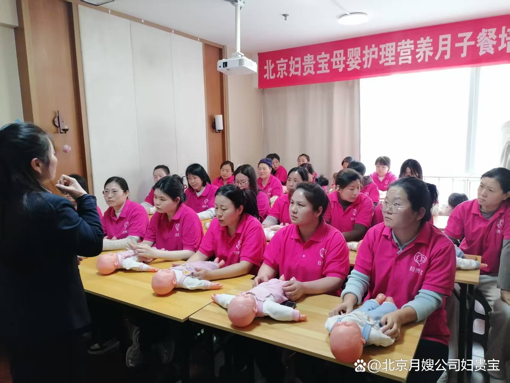 什么样的人适合做月嫂_行业_工资_艾滋